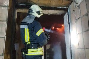 На Волині темної пори невідомі підпалили будівлю