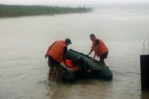 На Світязі врятували чотирьох людей на надувному матраці, які потрапили в шторм