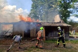 Через коротке замикання на Волині спалахнула господарська будівля