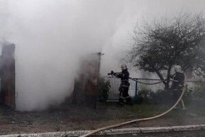 Пожежа у Рожищі: в гаражі горів автомобіль, який міг вибухнути