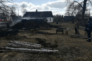 У селі Заріка жінка палила траву, а спалила льох