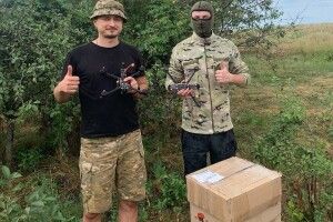 Громада з Волині передала на фронт захисникам 10 дронів і зарядну станцію (Фото)