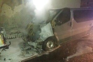 У Рівному вночі згорів бус