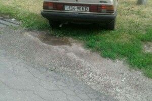 У Луцьку покарають 14 водіїв, які паркують авто на траві та тротуарах
