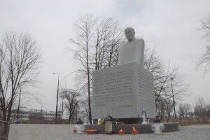 У Польщі поставили пам’ятник українському священнику-рятівнику