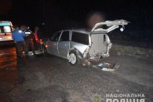 На Волині ВАЗ влетів у припаркований Opel – автомобіль рушив з місця та наїхав на 29-річного чоловіка
