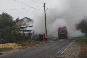 У місті на Волині зранку горів гараж (Фото)