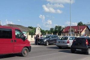 У місті на Волині на світлофорі авто збило велосипедиста (Фото)