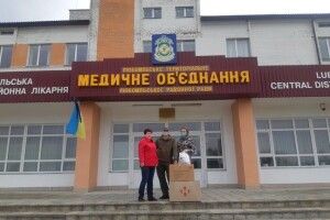 Любомльські медики отримали допомогу від благодійних фондів