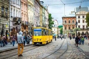 Голова Львівської ОВА прокоментував вручення повісток біля церков