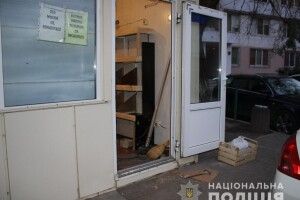 Продавець овочів молотком розбив голову перехожому через зауваження про ящики на тротуарі (Фото)