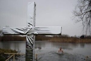 Гвардійці луцької військової частини занурилися в Йорданську воду (Фото)