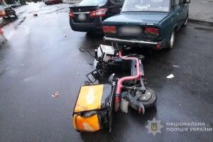 У Луцьку автівка протаранила електровелосипедиста: хлопця госпіталізували