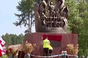 У Польщі затримали двох українських підлітків за провокації біля пам'ятників жертв Волинської трагедії
