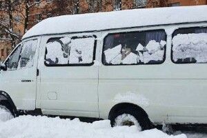 На Рівненщині водій напідпитку віз дітей до школи й попався завдяки заметам