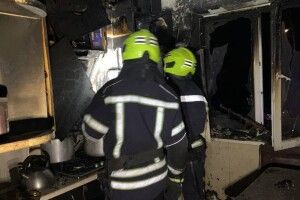 У багатоквартирному житловому будинку вогнеборці врятували 3-х людей та евакуювали 11-х мешканців (Відео)