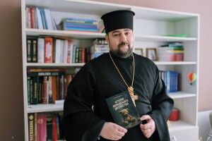 У громаді на Волині священник презентував нову збірку авторських віршів
