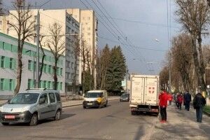 У Луцьку тролейбус зіткнулися з хлібовозом