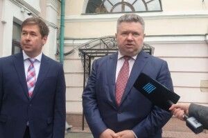 Адвокати Порошенка подали до суду на президента Зеленського 