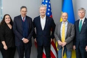 Порошенко обговорив з американськими дипломатами, як зупинити путіна
