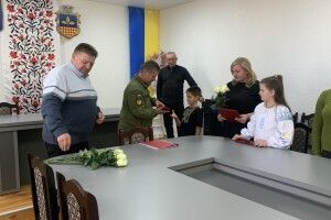 Нагороду полеглого тата-Героя вручили найріднішим – сину та доньці