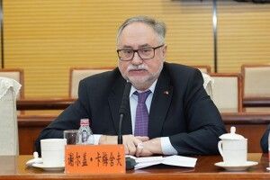 Помер посол України в Китаї