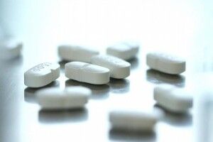 На коронавірус антибіотики не діють: інфекціоніст пояснив, чому й коли їх призначають