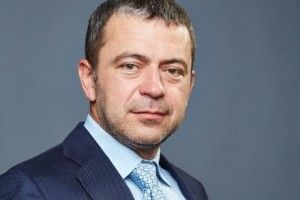 Нардеп з Волині задекларував колекцію годинників та хрестів, дорожчу за його Ferrari