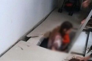 На Рівненщині жінка з півторарічним сином провалилися у підвал торговельного центру