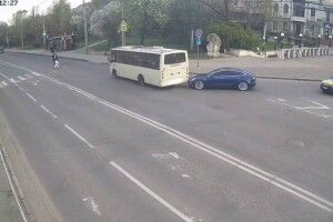 У Луцьку Tesla підрізала маршрутку (Відео)