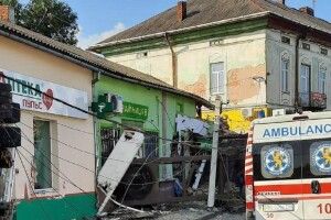 Батько закрив собою доньку: відомі моторошні подробиці трагічної ДТП з фурою 