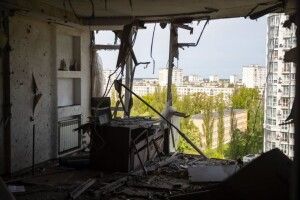 «Дивом вижив»: розповідь власника квартири у Києві, яку зруйнував «Шахед»