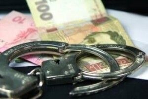 Військовослужбовця затримали за хабар у 25 тисяч гривень