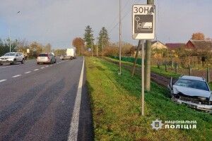На Волині на автодорозі не розминулися дві автівки