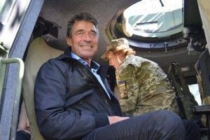 Миротворців в Україні не буде до президентських виборів у РФ, – Расмуссен