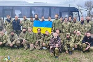 Наші хлопці повертаються: Україна повернула з рф 130 полонених