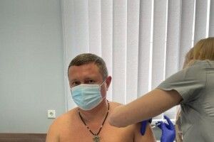 «Оголена вакцинація»: голова Волинської ОДА взяв приклад з президента