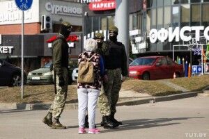 У Білорусі під час протестів затримали понад 100 людей