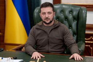 Зеленський розповів про спілкування з родиною під час війни (Відео)