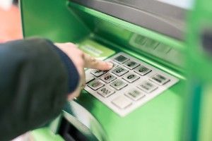 У жителя Берестечка з карточки стали зникати гроші…