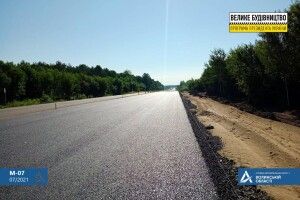 На Волині асфальтують дві смуги руху на трасі на Польщу (Фото) 