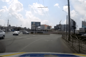 У Луцьку водій BMW зробив дрифт перед авто патрульних (Відео) 
