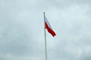 Закривати носа й рота – лише маскою: у Польщі діятимуть нові обмеження 