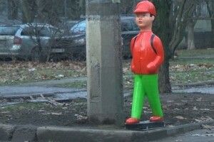 Чи впливають на водіїв скульптурки школярів на пішохідних переходах?