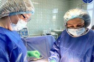 Львівські хірурги видалили 20-річній дівчині 30-сантиметрову пухлину яйника