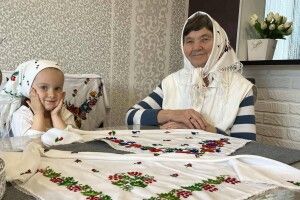 На зло загарбникам: 75-річна волинянка оживляє мистецтво вишивання гладдю