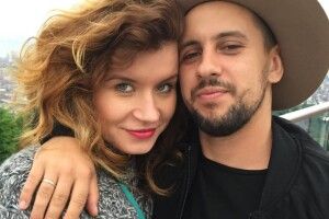 Відомий співак з Луцька розсекретив найдорожчий подарунок, який робив дружині