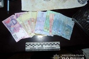 В Рівному поліцейський у вільний від роботи час голими руками злапав грабіжника (фото)