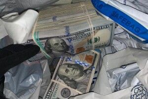 500 тисяч євро та 240 тисяч доларів США. «Кешбек» за пильність прикордонників в «Угринові» (Фото, відео)
