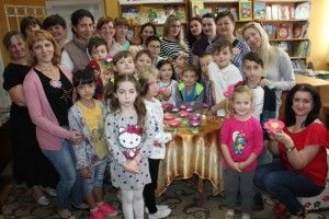 Малеча з допомогою бібліотекарів підготувала поетичний колаж «Мамо, ти у мене єдина» 